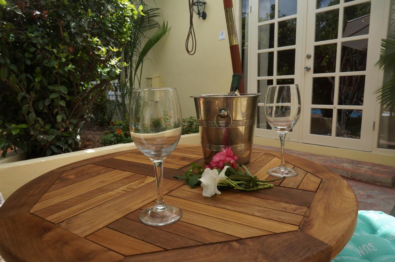 Wonders Boutique Hotel Oranjestad Bagian luar foto